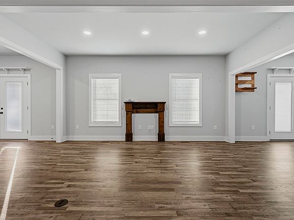 4th image of 314 Oakridge Ln