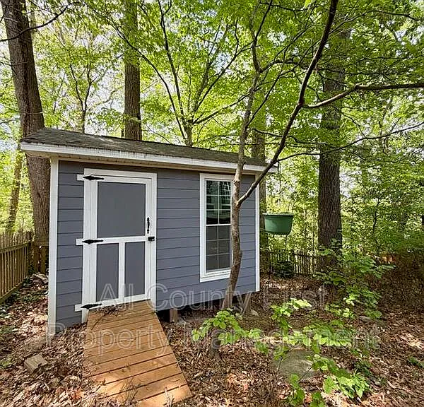 2438 Kings Arms Dr NE — Photo 33