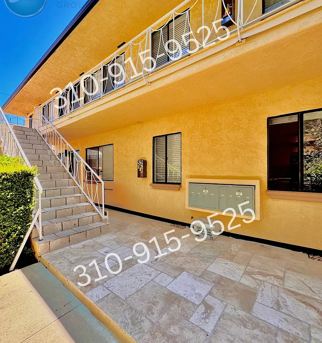1506 S Barrington Ave — Photo 4