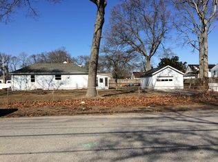 29 Robbins Ave, Islip, NY 11751