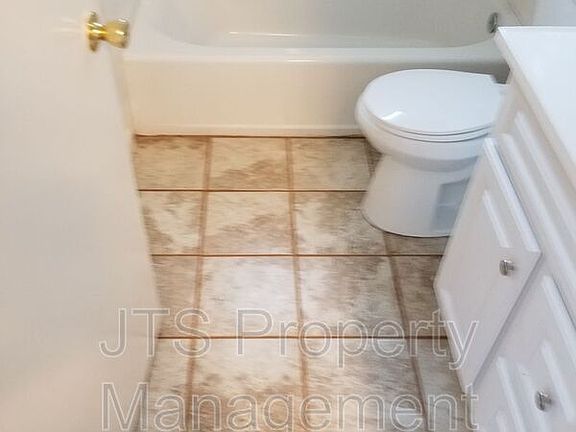 5th image of 413 Harbor Blvd APT B