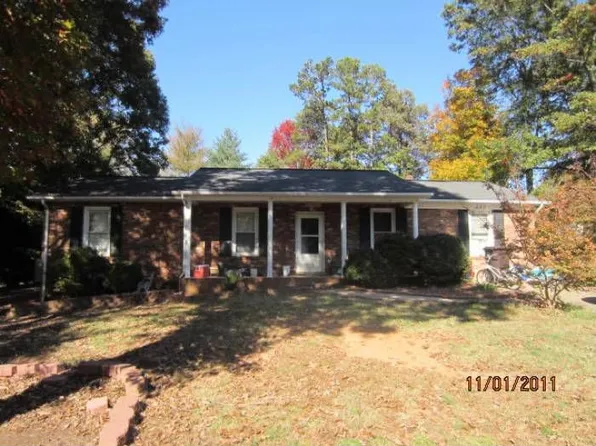 2571 10th Avenue Pl NE, Hickory, NC 28601