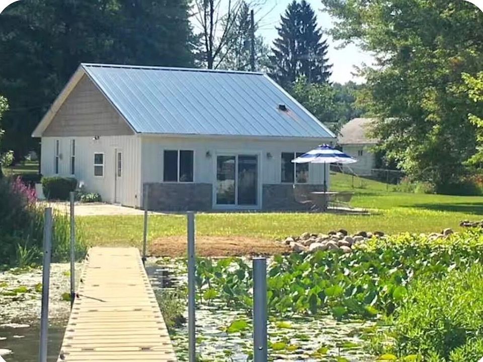 1st image of 416 W Russell Dr