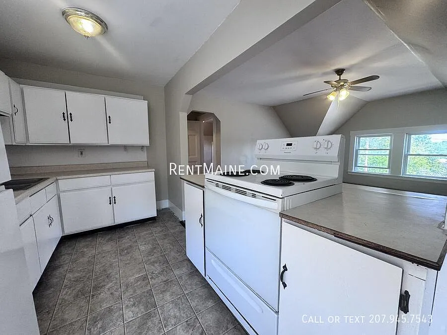 3 bed, $1,400 — Photo 3
