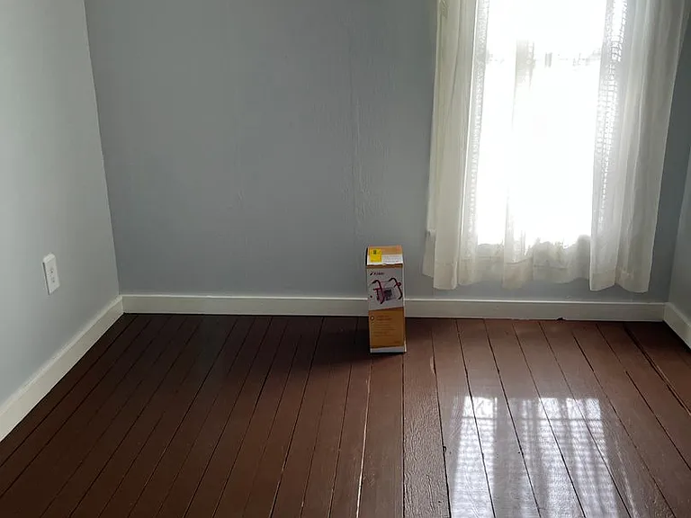 325 NW Pine St — Photo 9
