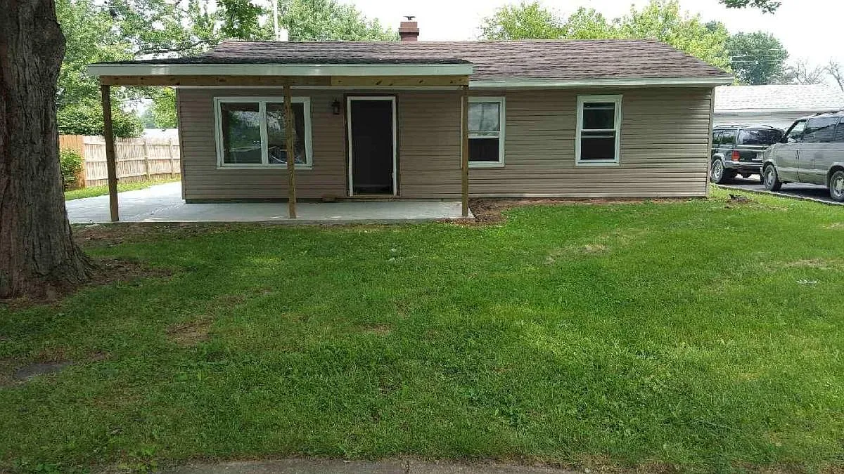 3 bed, 1056 sqft, $1,500 — Photo 2