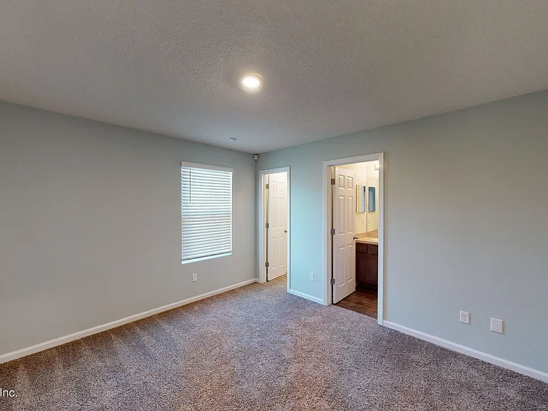810 Capitol Pkwy — Photo 12