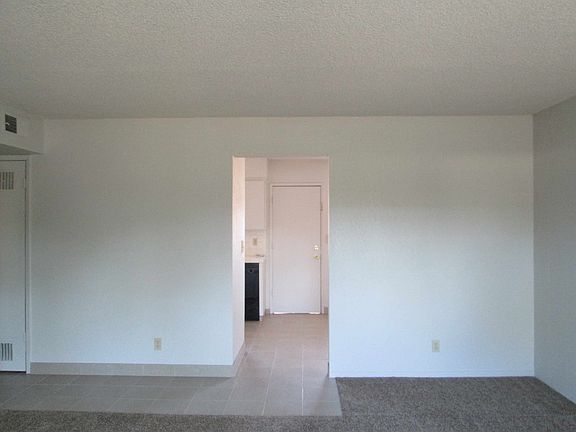 5th image of 1975 Emma Lee Ln