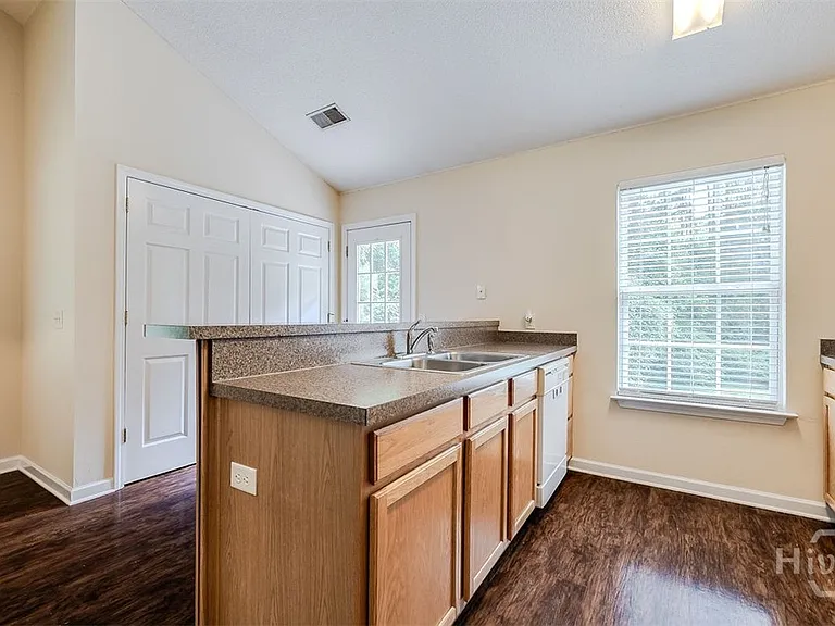 302 Shadowbrook Dr — Photo 10