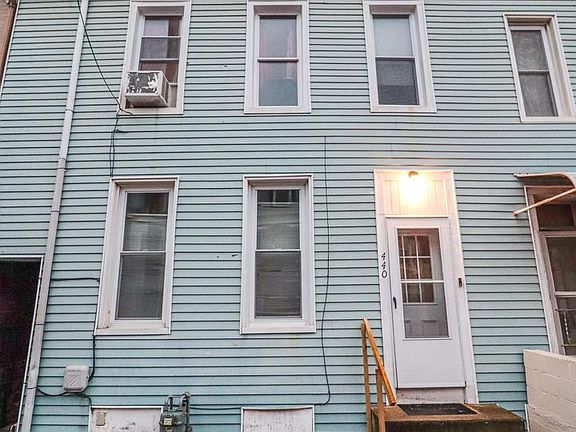 2nd image of 440 E Walnut St