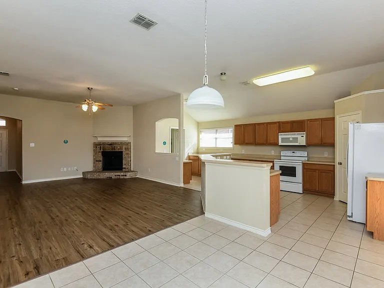 3912 Big Thicket Dr — Photo 6