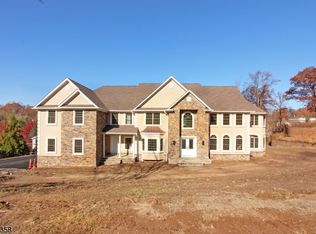 10 Ledgewood Dr, Cedar Grove, NJ 07009