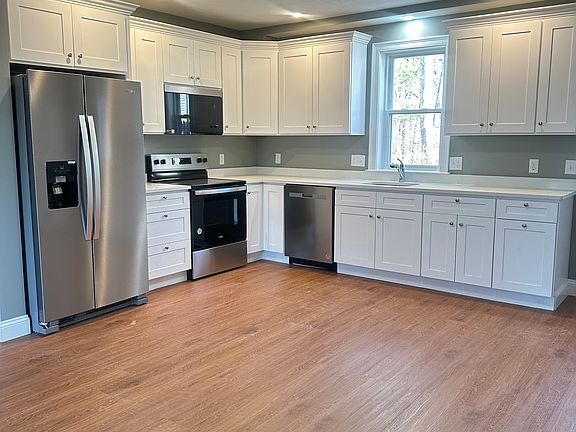 2nd image of 158 Park Ave W #6