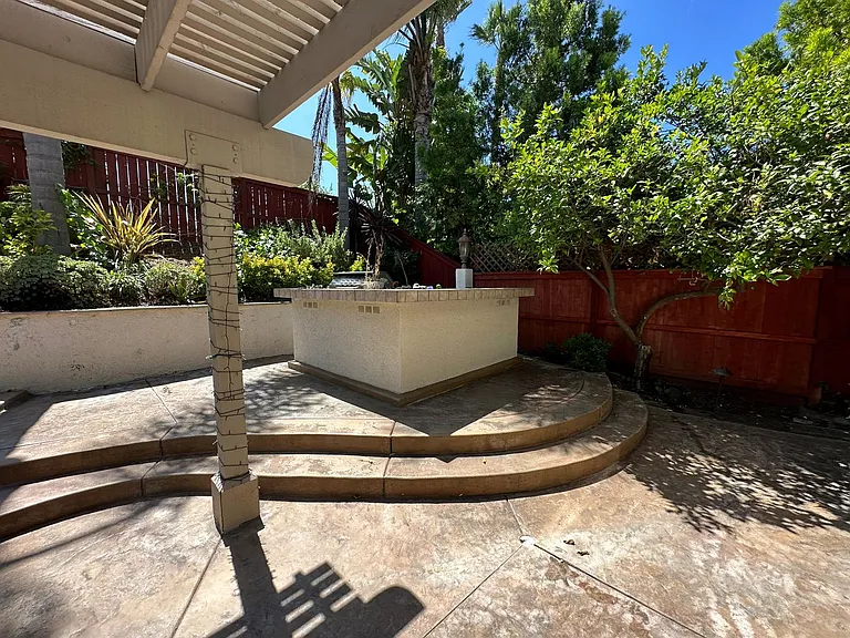 2941 Avenida Castana — Photo 23