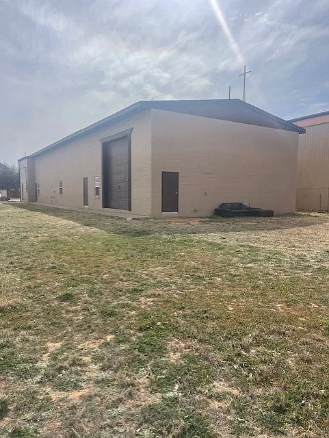 Studio, 1.5 bath, 3939 sqft, $3,700 — Photo 4