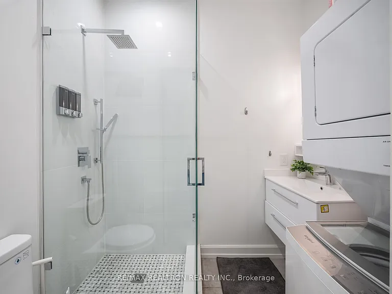 10 Katherine Rd #LOWER — Photo 29