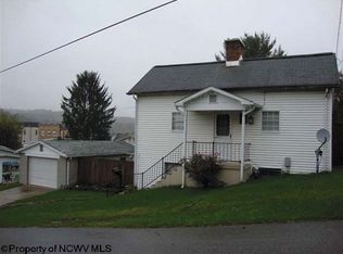 90 Walnut St, Shinnston, WV 26431
