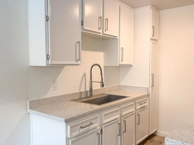 2625 Highland Ave — Photo 10