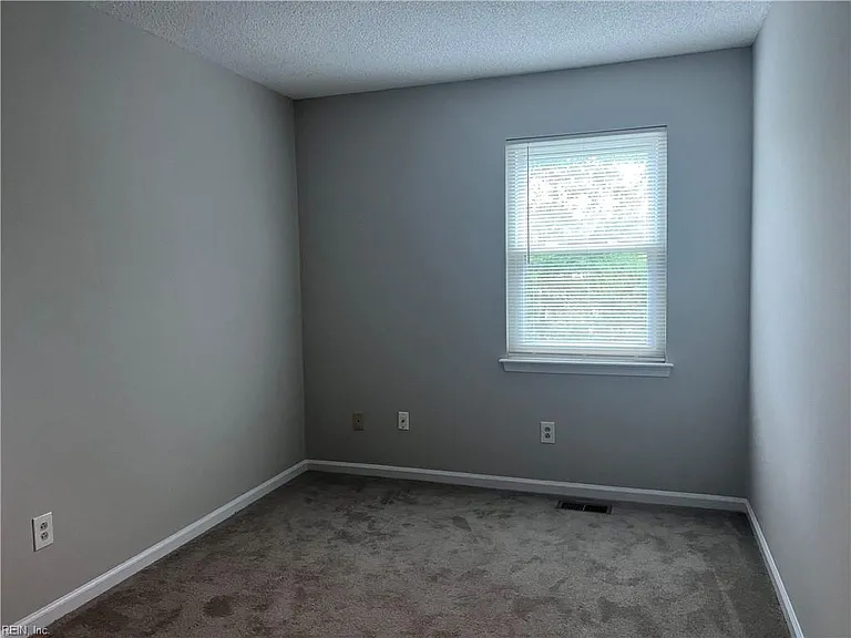 4748 Greenlaw Dr — Photo 20