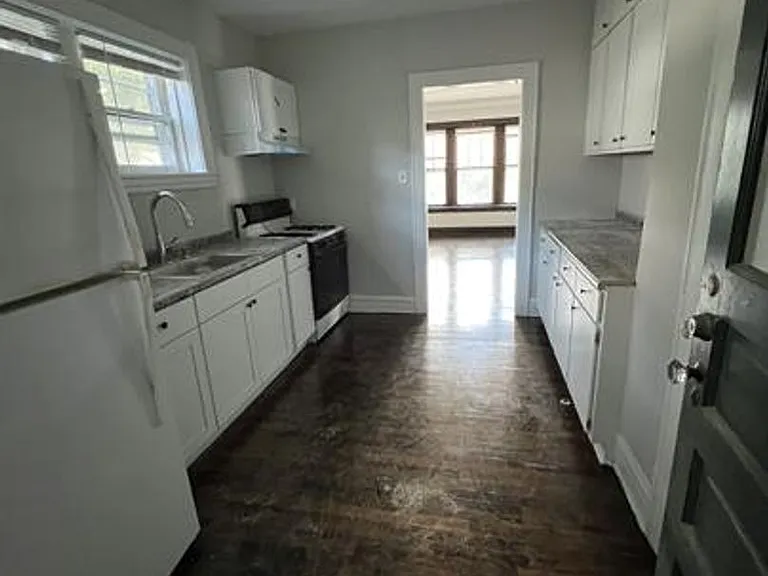 3545 Vernon Avenue — Photo 2