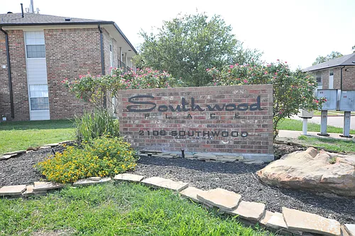 2100 Southwood Dr #13 Photo 1