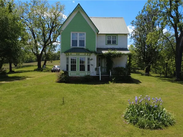 306 S College St, Huntsville, AR 72740