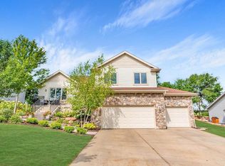 713 Stonefield Way, Mount Horeb, WI 53572