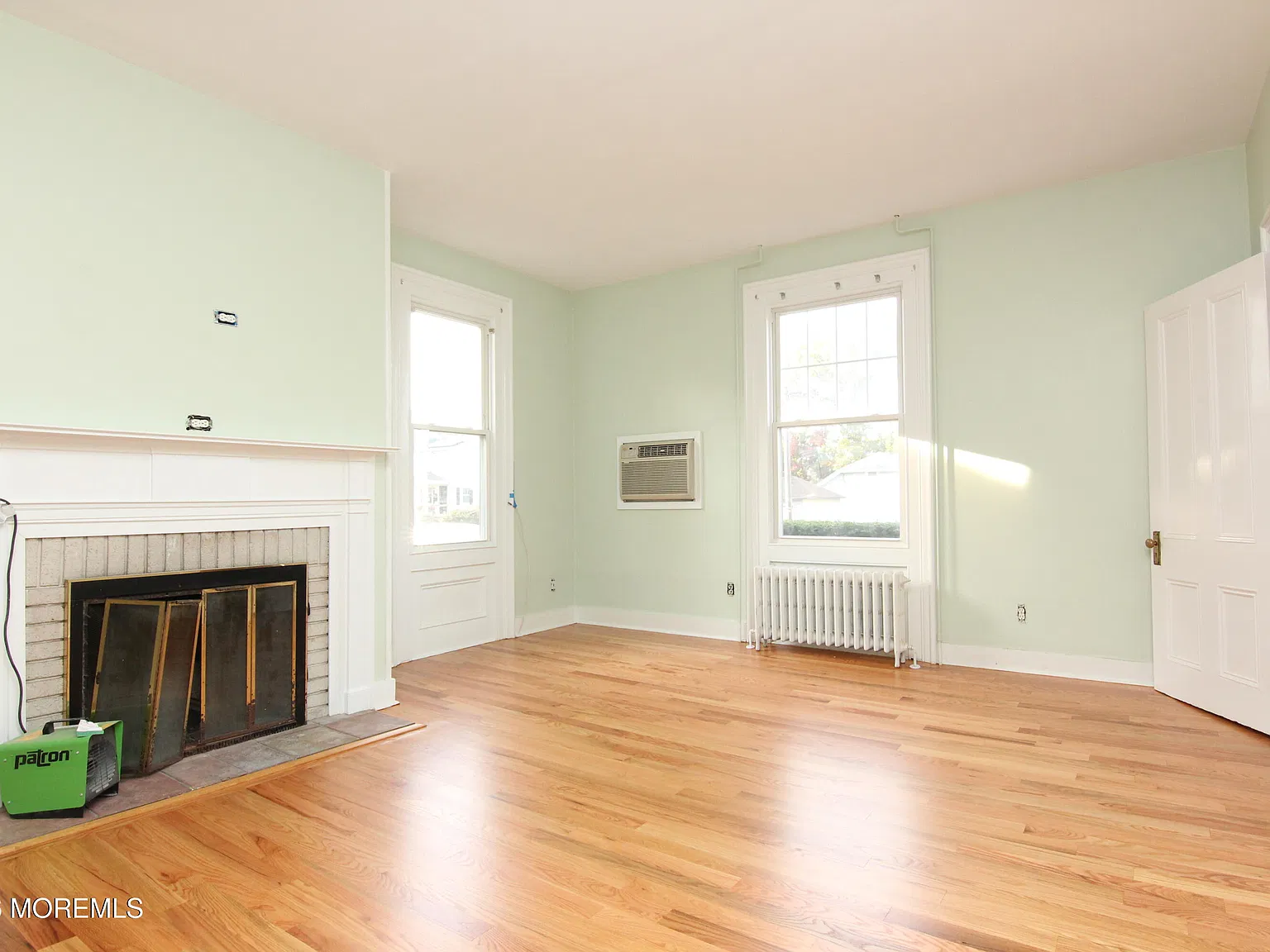 5 bed, 2.5 bath, 2760 sqft, $4,200 — Photo 4
