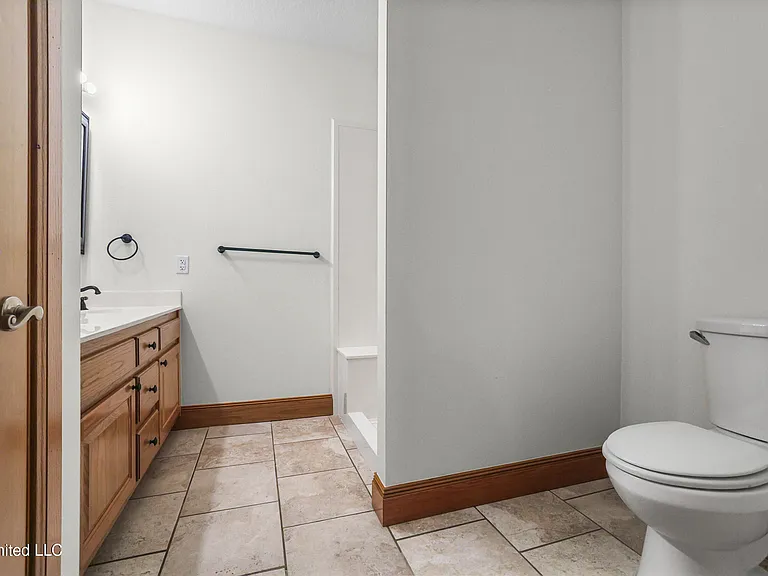 15301 Parker Rd — Photo 43