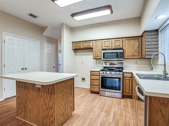 5th image of 7945 Pinkerton Ct