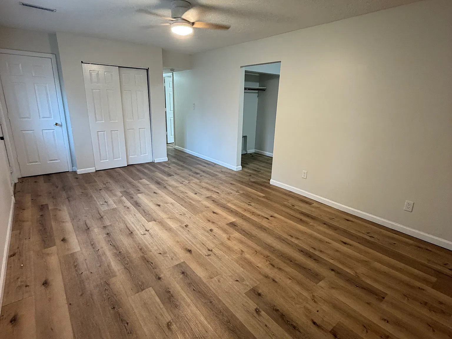 3 bed, 912 sqft, $1,100 — Photo 2