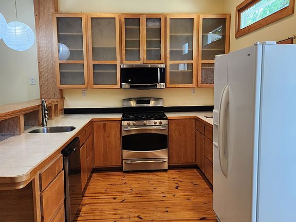 2nd image of 626 Water St