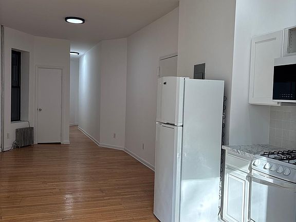 3rd image of 422 E 77th St APT 3W