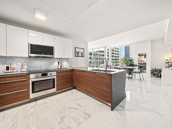 3rd image of 601 NE 27th St APT 1001