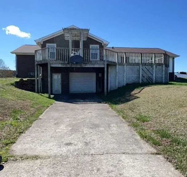 765 Bluffview Dr — Photo 2