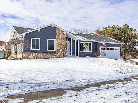 2nd image of 5 Silver Ridge Dr