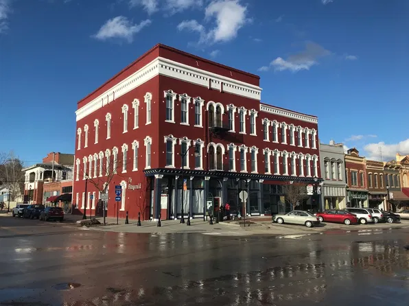 Fitzgerald, 546 Main St APT 2F, Plattsmouth, NE 68048