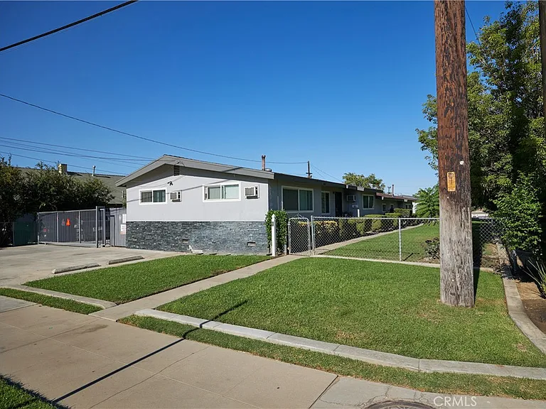 3644 Russell St — Photo 18