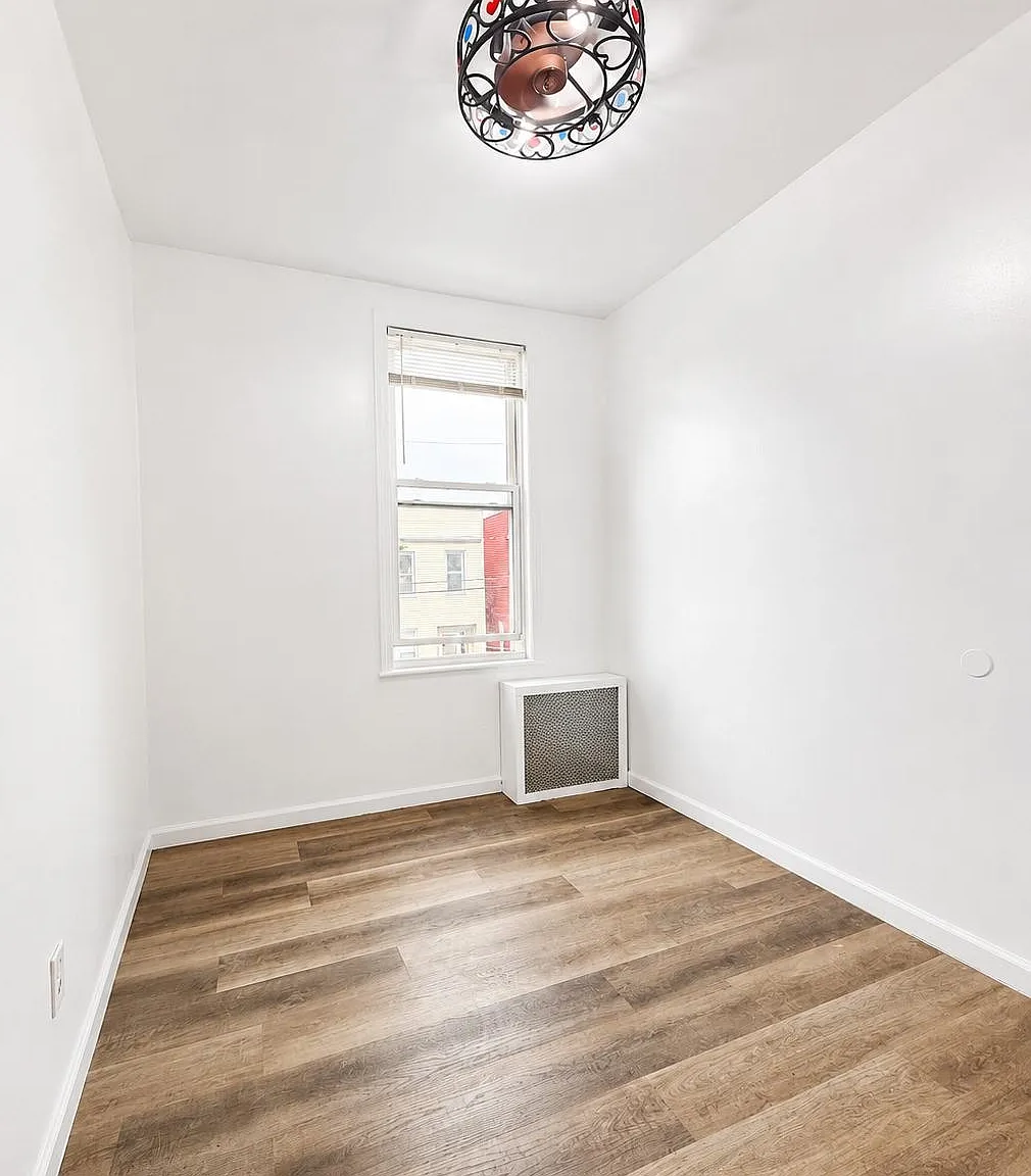 3 bed, 1.0 bath, $2,575 — Photo 4