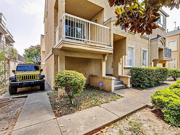 3rd image of 260 Estabrook St
