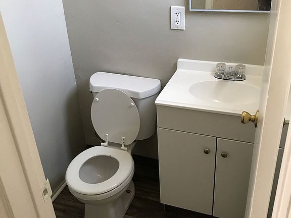 5th image of 757 N H St APT 22