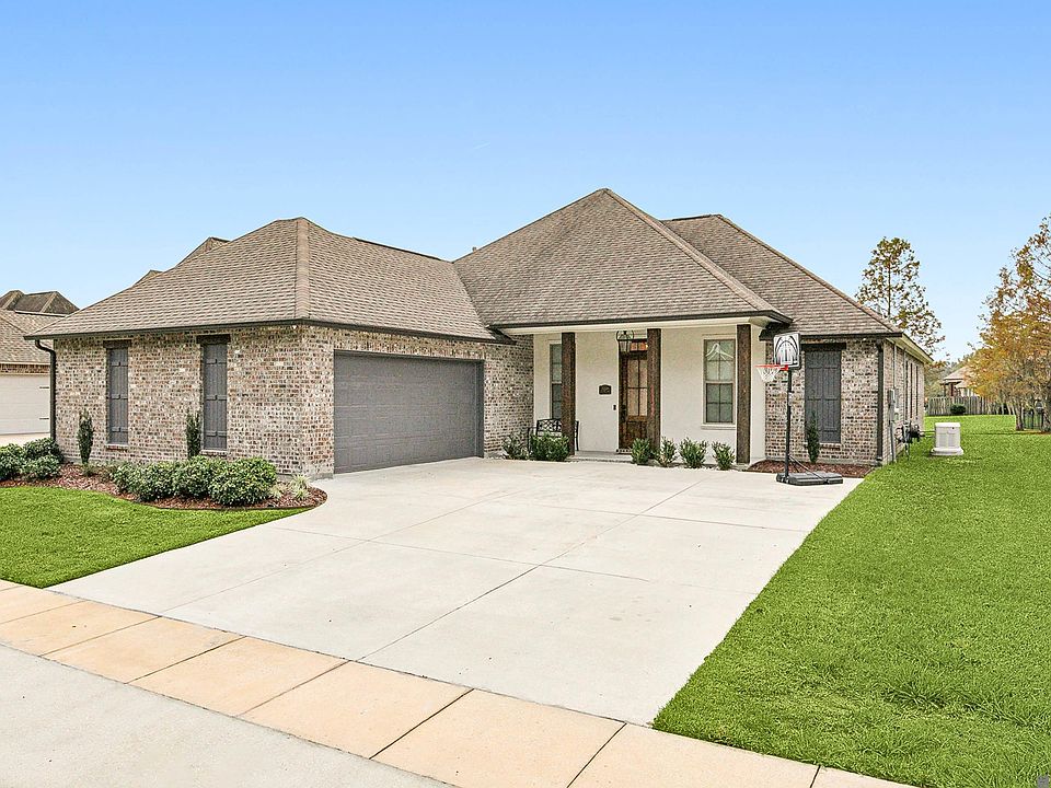 1st image of 18060 Villa Trace Ave