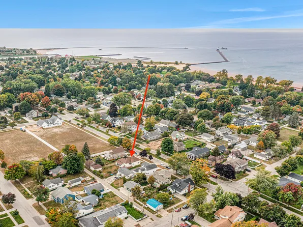 416 N Gaylord Ave, Ludington, MI 49431