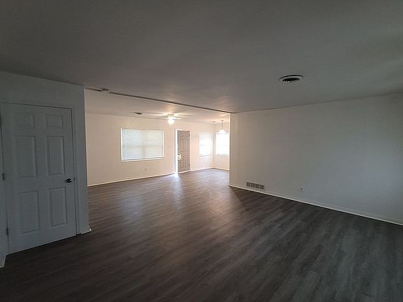 3rd image of 1423 NE 15th Pl