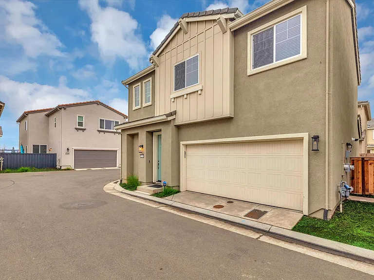 1618 Pagoda Ln — Photo 29