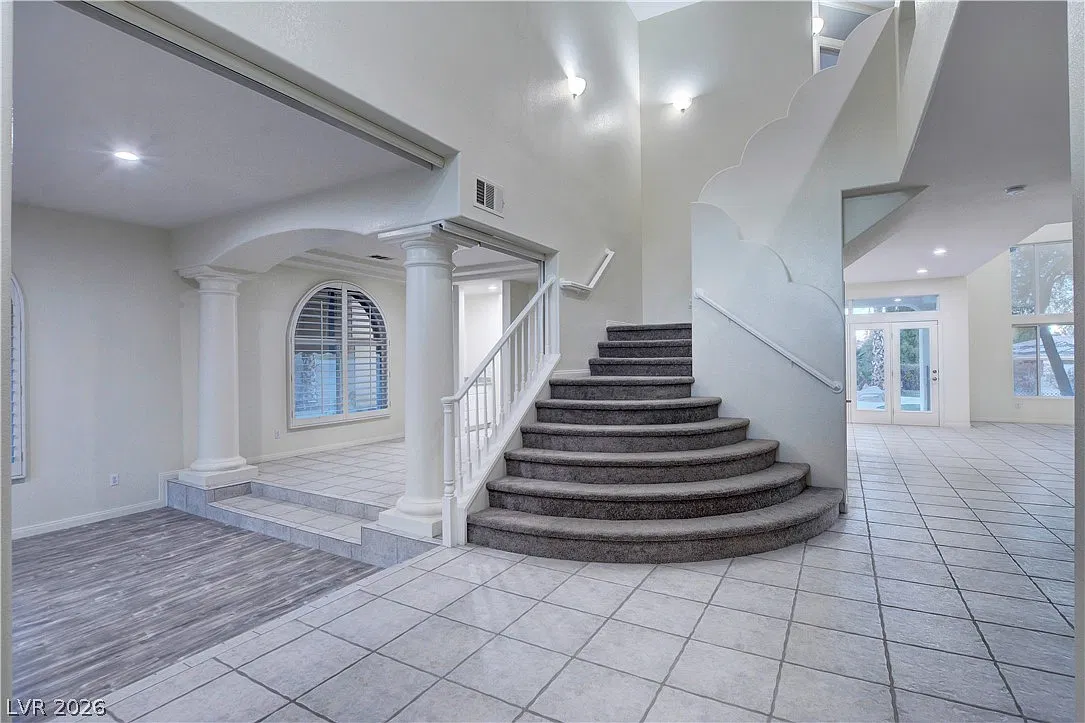 6 bed, 4.0 bath, 4343 sqft, $4,540 — Photo 3