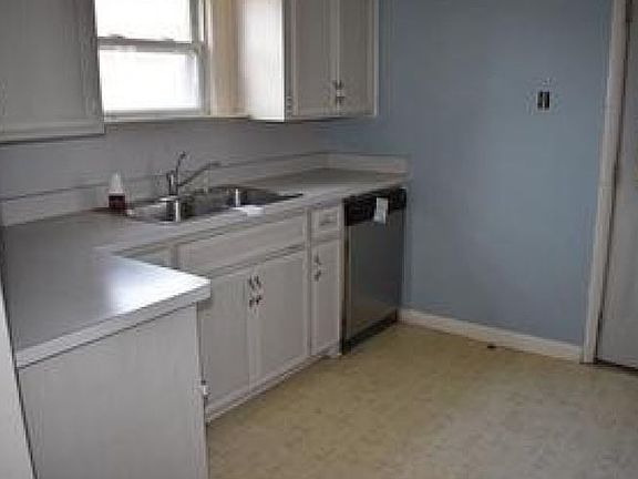 4th image of 36 W Park Dr
