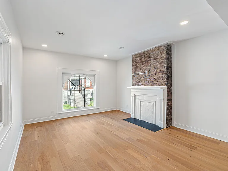 513 N Central St #4 — Photo 6