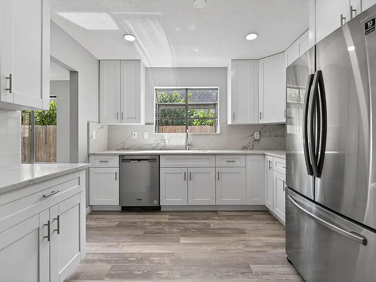 6119 Mullin St — Photo 11