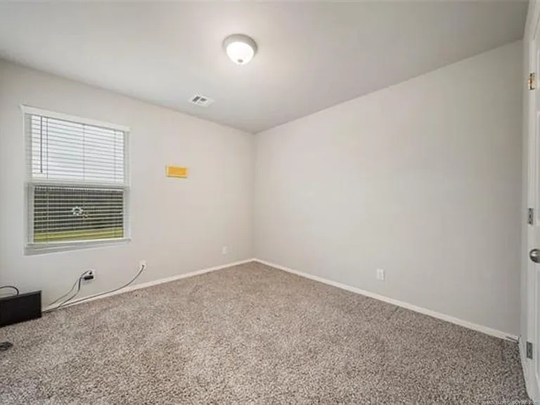 1204 E Quincy St — Photo 15